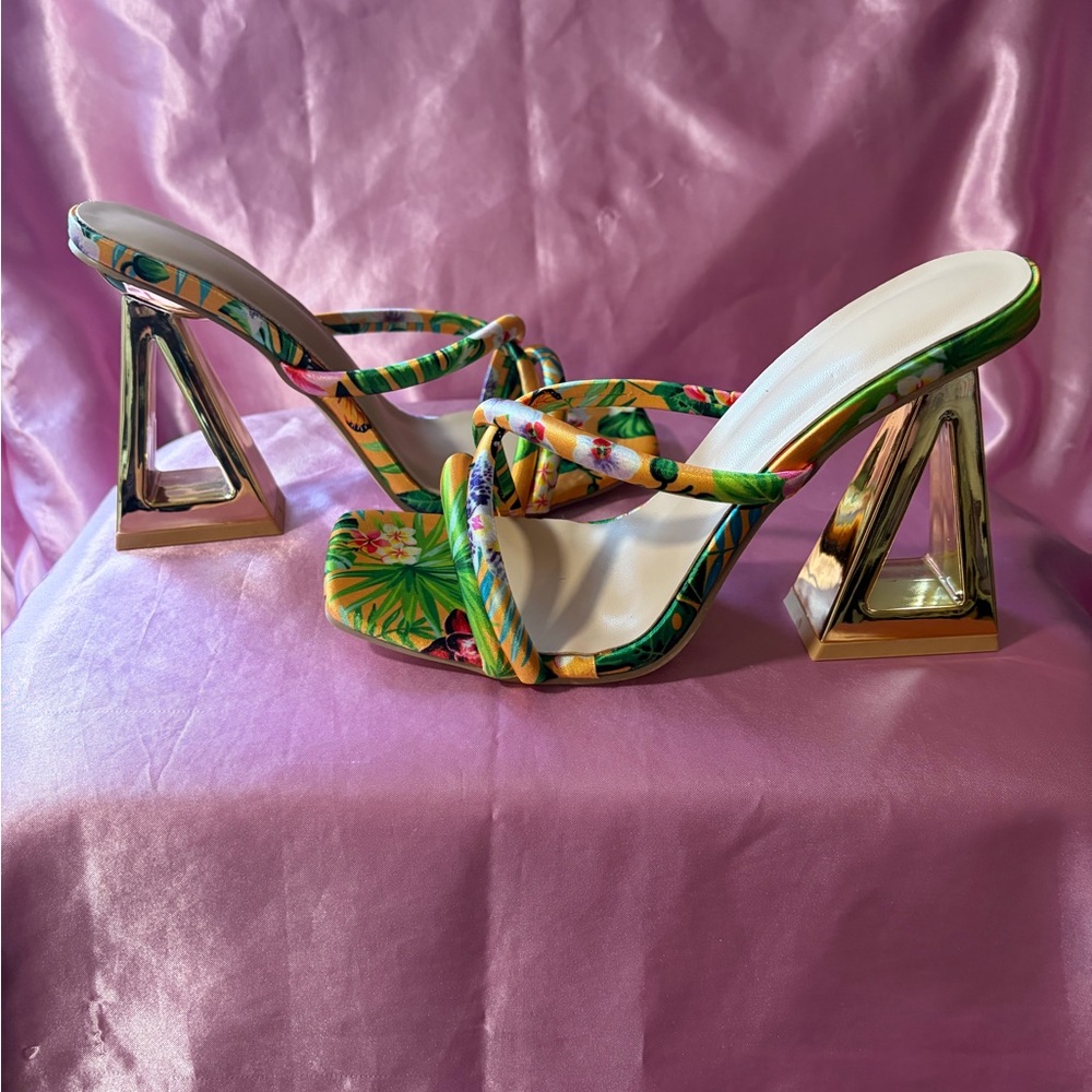 Tropical Print Knot-Strap Heeled Sandals - Green/Gold
